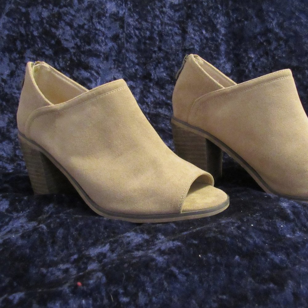 A Rider Girl Suede Tan Heels